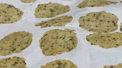 Photo of होली पर घर आए मेहमानों का स्वागत करने के लिए आलू पापड़ बनाना चाहते हैं तो ट्राई करें ये रेसिपी..