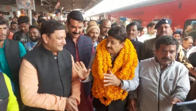 Photo of पंडित धीरेंद्र कृष्ण शास्त्री से मिलने बागेश्वर धाम पहुंचे बीजेपी सांसद मनोज तिवारी…