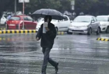Photo of मुंबई में आज की सुबह बेमौसम बारिश से हुई जिससे तापमान नीचे गया..  