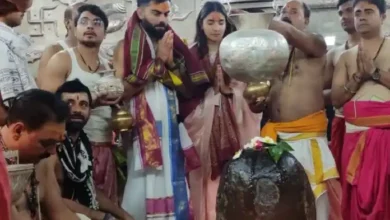 Photo of क्रिकेटर विराट कोहली और अनुष्का शर्मा ने लागाई महाकाल के दरबार में हाजिरी…