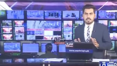 Photo of पाकिस्तान में आए तेज भूकंप के बावजूद एक न्यूज चैनल का एंकर लाइव खबर पढ़ता रहा..