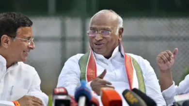 Photo of मल्लिकार्जुन खरगे ने विरोध मार्च रोके जाने के लिए सरकार को जिम्मेदार ठहराते हुए कहा…