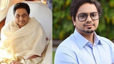 Photo of बसपा प्रमुख मायावती के भतीजे आकाश आनंद की शादी में मायावती अपनी बहू डॉ. प्रज्ञा के साथ आई नजर