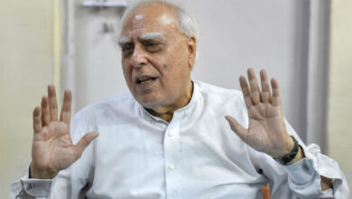 Photo of अमित शाह के ”हमारे शासन में नहीं दंगे होते हैं” वाले बयान पर पलटवार किया साथ ही कपिल सिब्बल ने कहा कि..