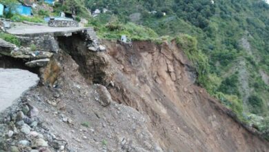 Photo of पहाड़ी पर हर पल हलचल हो रही है, ऐसे में वर्षा के दौरान पहाड़ी पर भूस्खलन की समस्या बनी रहेगी..