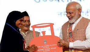 Photo of प्रधानमंत्री उज्ज्वला योजना का पिछले 9 वर्षों में रिकॉर्ड 17 करोड़ ग्राहकों ने नया एलपीजी कनेक्शन लिया..