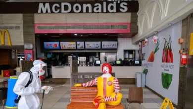 Photo of फास्ट-फूड चेन कंपनी मैकडोनाल्ड के कर्मचारियों पर लटक रही तलवार, इन दिनों Layoff की तैयारी में…