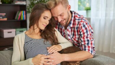 Photo of 40 साल की उम्र में मां बनने की सोच रही हैं, तो इसके खतरे और सावधानियों के बारे में जान ले-