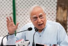 Photo of कपिल सिब्बल ने बृजभूषण सिंह के खिलाफ लगाए गए यौन उत्पीड़न के आरोपों के मुद्दे पर बुधवार को सरकार पर कसा तंज