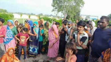 Photo of  एक तेज रफ्तार ट्रक ने स्कूल जा रही चार छात्राओं को रौंद ,  हादसे में दो बच्चियों की मौके पर ही मौत हो गई..