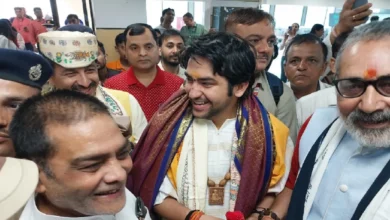 Photo of बिहार में पांच दिन और चार रात बिताकर बागेश्वर बालाजी धाम के धीरेंद्र कृष्ण शास्त्री चार्टर्ड फ्लाइट से हुए वापस..