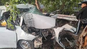 Photo of कार से जा टकराई कार इस  हादसे में एक ही परिवार के 4 लोगों की हुई मौत..