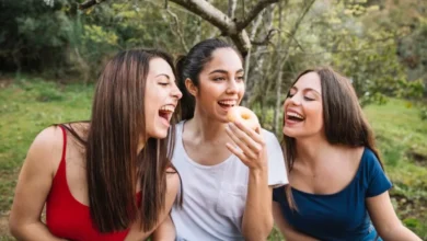 Photo of क्या आप जानते हैं हंसने से कई बीमारियां कम हो सकती है, तो आइए जानते हैं हंसने के फायदे-