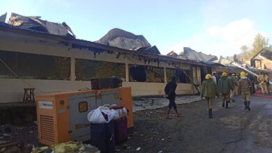 Photo of जम्मू-कश्मीर के  इस होटल की भीषण आग में दो लोगों की हुई मौत और पांच अन्य घायल हो गए हैं..