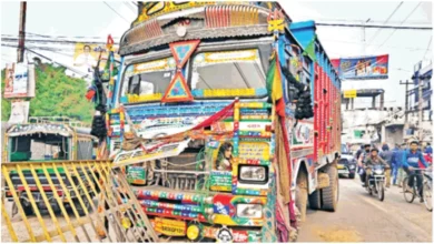 Photo of मुजफ्फरपुर-छपरा मार्ग पर अनियंत्रित ट्रक ने सड़क किनारे तरबूज बेच रहे आधा दर्जन लोगों को रौंद डाला..