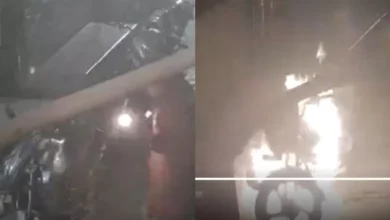 Photo of महिला एक बाइक के पेट्रोल के पाइप को निकाल कर बाइक में लगाई आग, इस घटना का CCTV वीडियो आया सामने..  