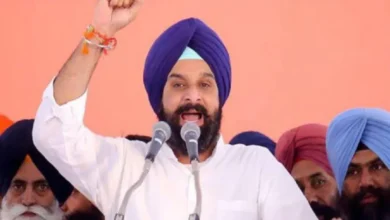 Photo of पूर्व मंत्री विक्रम सिंह मजीठिया की रैली में सवाल पूछने पर एक स्थानीय नेता ने लड़की की गर्दन पकड़ ली…