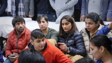 Photo of जंतर मंतर पर आंदोलन कर रहे पहलवानों ने अब मेडल  लौटाने का किया ऐलान…