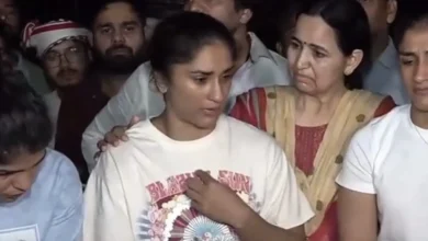 Photo of ‘मुझे पुलिसवाले ने धक्का दिया और गाली दी, महिला पुलिसकर्मी कहां हैं?’- विनेश फोगाट