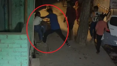 Photo of दिल्ली की गली में एक नाबालिग लड़की की चाकू से कई वार कर हत्या कर दी.. 