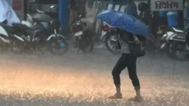 Photo of यूपी के कई जिलों में बादल छाने की वजह तापमान में गिरावट ने लोगों को गर्मी से दिलाई थोड़ी राहत