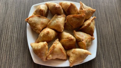 Photo of अगर आप भी स्ट्रीट स्टाइल समोसों का स्वाद घर बैठे लेना चाहती हैं तो ट्राई करें ये आसान रेसिपी..