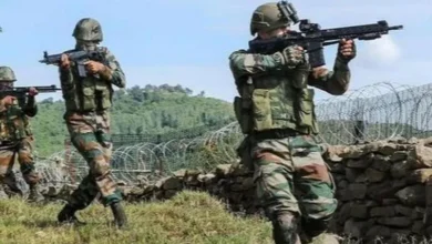 Photo of जम्मू-कश्मीर में आतंकवादियों और सुरक्षा बलों के बीच हुई मुठभेड़ में दो जवान शहीद व एक अधिकारी सहित चार अन्य घायल
