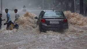 Photo of चंडीगढ़ शहर में बारिश के कारण जहां सड़कों पर जलभराव की स्थिति से लोग जूझते नजर आए..