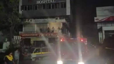 Photo of दिल्ली के जनकपुरी इलाके में बच्चों के एक अस्पताल में लगी भीषण आग…