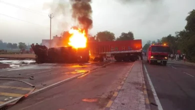 Photo of अयोध्‍या में लखनऊ-गोरखपुर राष्ट्रीय राजमार्ग पर हुआ सड़क हादसा, दो लोगों की ज‍िंदा जलकर मौत…