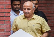 Photo of मनीष सिसोदिया दिल्ली हाईकोर्ट से अंतरिम राहत मिलने के बाद अपनी बीमार पत्नी से मिलने के लिए अपने घर पहुंचे