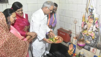 Photo of CM भूपेश बघेल ने शिव मंदिर पहुंचकर पूजा-अर्चना की और प्रदेशवासियों की सुख-समृद्धि और खुशहाली की कामना की