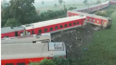 Photo of बिहार के बक्सर जिले में नॉर्थ ईस्ट सुपरफास्ट ट्रेन हुई दुर्घटनाग्रस्त, भयावह दृश्य आया सामने