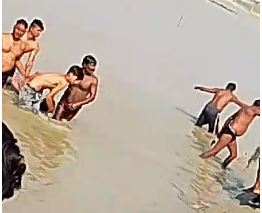 Photo of प्रयागराज: गंगा नदी में नहाते समय बहे 5 लड़के, डूबने से हुई मौत