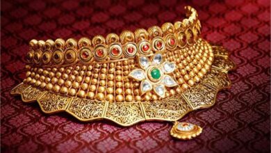 Photo of सोने के भाव गिरे, चांदी भी हुई सस्ती, देखें क्या हैं कीमत