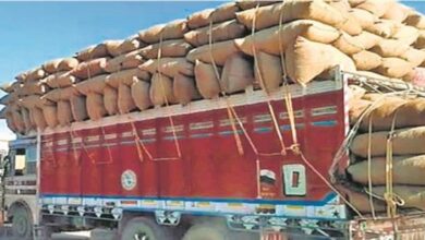 Photo of किसानों ने धान से भरे ट्रक किए काबू, बाहरी राज्य से हो रही थी सप्लाई