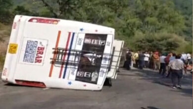 Photo of भाखड़ा डैम देखने गए स्कूली बच्चों के साथ बड़ा हादसा, बस पलटी