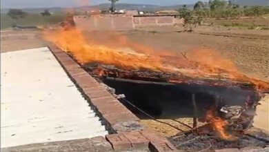 Photo of यमुनानगर में जमीन पर कब्जे के विवाद में लोगों के झुंड ने घर में लगा दी आग…मामला बिगड़ा