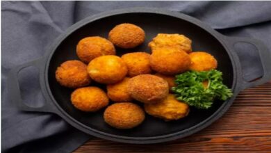 Photo of आलू, प्याज से हटकर शाम की अदरक वाली चाय के साथ बनाये ‘टमाटर के पकौड़े’