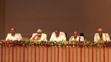 Photo of रक्षामंत्री ने आरएसएस के प्रचारक स्वर्गीय संकठा प्रसाद के जीवन पर आधारित पुस्तक का विमोचन किया