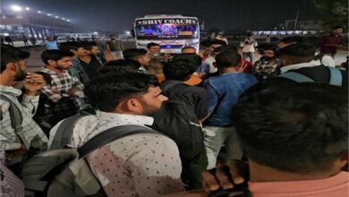 Photo of ग्रुप डी की परीक्षा के अभ्यार्थियों ने बसें न मिलने पर किया जमकर हंगामा!