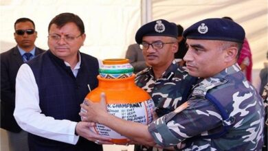 Photo of अमृत कलश यात्रा में उत्तराखंड से शहीद सैनिकों के जन्मस्थान से मिट्टी ले जाई गई दिल्ली!