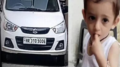 Photo of घर के बाहर खेल रहे डेढ़ साल के मासूम को कार ने कुचला, बच्चे ने तोड़ा दम