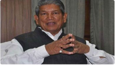 Photo of डिवाइडर से टकराई पूर्व मुख्यमंत्री हरीश रावत की कार, हुए घायल