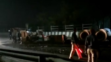 Photo of पुणे-बेंगलुरु राजमार्ग पर कंटेनर ले जा रहे ट्रेलर ने टेम्पो में मारी टक्कर, पढिये पूरा मामला