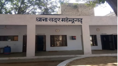 Photo of दो गाड़ियों में सवार आधा दर्जन बदमाशों ने पुलिस कि गाड़ी को मारी टक्कर, जानें पूरा मामला