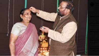 Photo of माता लक्ष्मी पर दिए विवादित बयान पर कांग्रेस नेता ने जताई नाराजगी, जाने पूरा मामला
