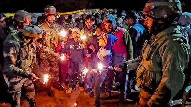 Photo of भारत और पाकिस्तान के सैनिकों ने पुंछ में नियंत्रण रेखा पर साझा कीं मिठाइयां