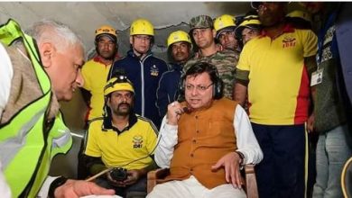 Photo of उत्तरकाशी: सीएम धामी ने सुरंग में फंसे श्रमिकों से बात कर बढ़ाया उनका हौसला