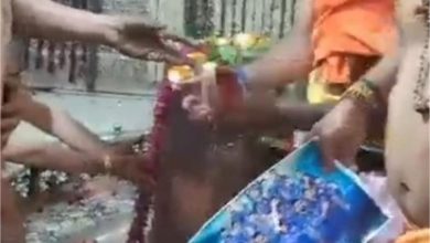 Photo of मध्यप्रदेश: महाकाल मंदिर में भस्म आरती के दौरान भारत की जीत के लिए की गई विशेष पूजा अर्चना